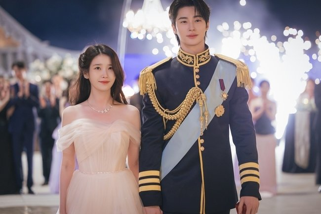 변우석 아이유 한밤중 왈츠 이 관계가 다시 회자되는 중이다 이미지 5