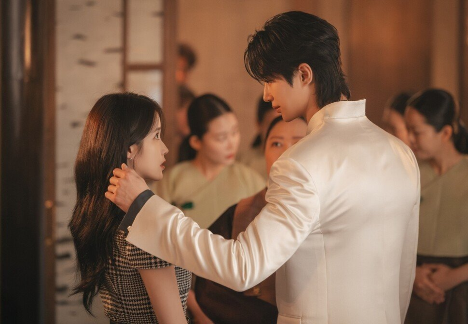 아이유 변우석 키스 엔딩 영향 영상 하나로 반응 쏟아졌다 이미지 4