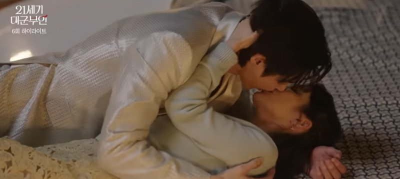 아이유 변우석 공개 프러포즈 지금 다시 보는 사람들이 많다.! 이미지 6