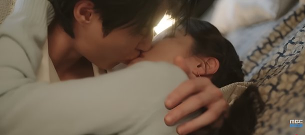 아이유 변우석 키스 엔딩 영향 영상 하나로 반응 쏟아졌다 이미지 6