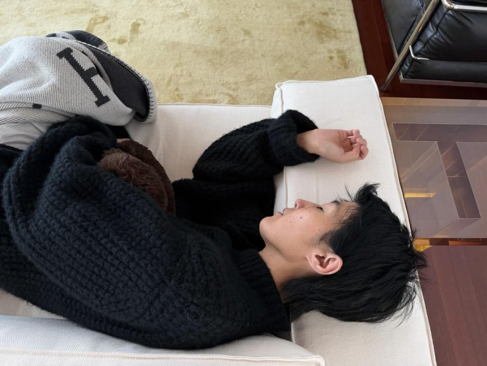 홍진경 故 최진실 자녀 곁 지킴이 된 진짜 이유 왜 요즘 더 눈길이 가는 걸까 이미지 4