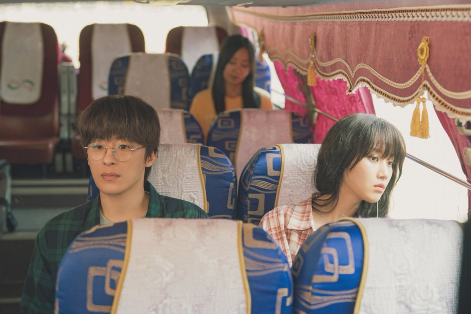 구교환 스크린 안방 종횡무진 활약 근황 총정리 지금 다시 보는 사람들이 많다.! 이미지 2