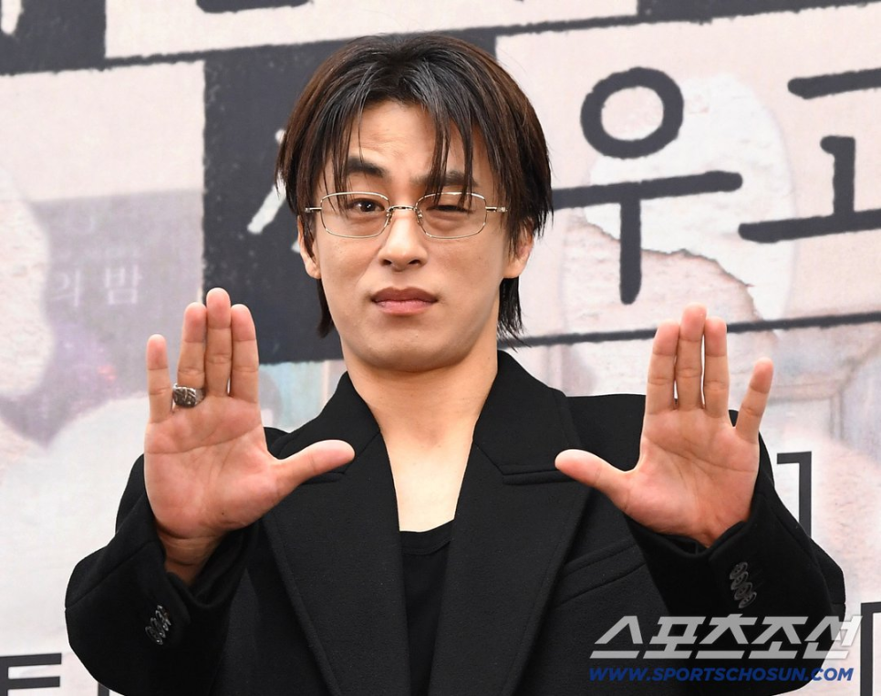 구교환 스크린 안방 종횡무진 활약 근황 총정리 지금 다시 보는 사람들이 많다.! 이미지 3