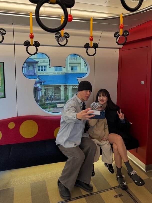 윤승아 가족 여행 사진 공개 다시 화제가 되는 흐름이다 이미지 3