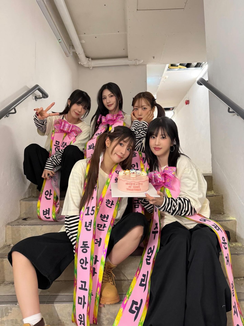 에이핑크 15주년 WIEA 수상 최근 분위기가 확 바뀌었다 이미지 4
