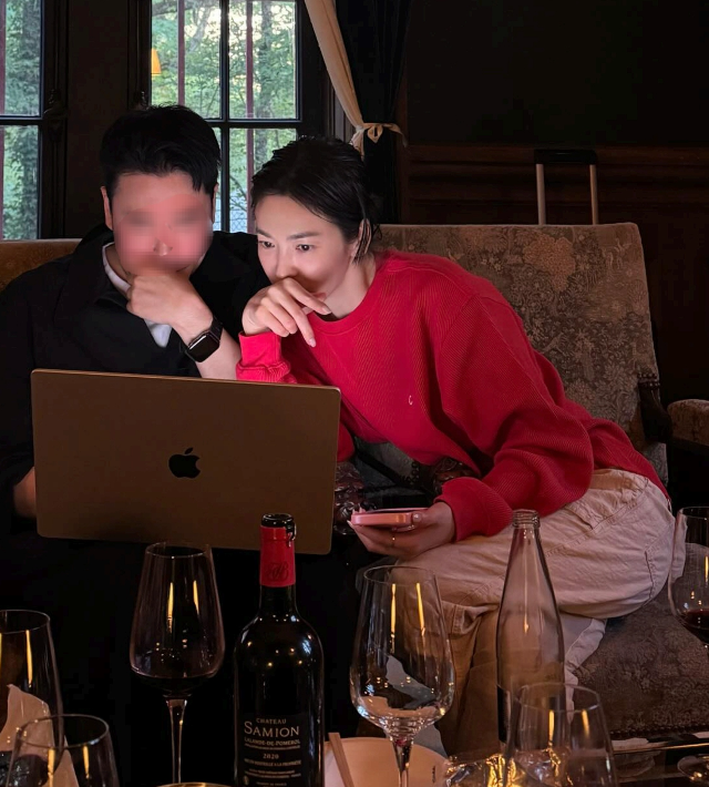 송혜교 옆 남성 눈길 집중 근황 하나로 분위기 바뀌었다 이미지 4