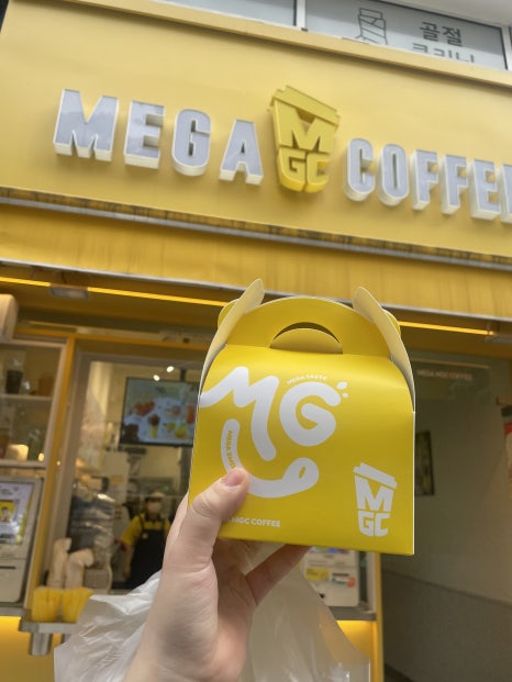 메가MGC커피 판교역로점 사진 3