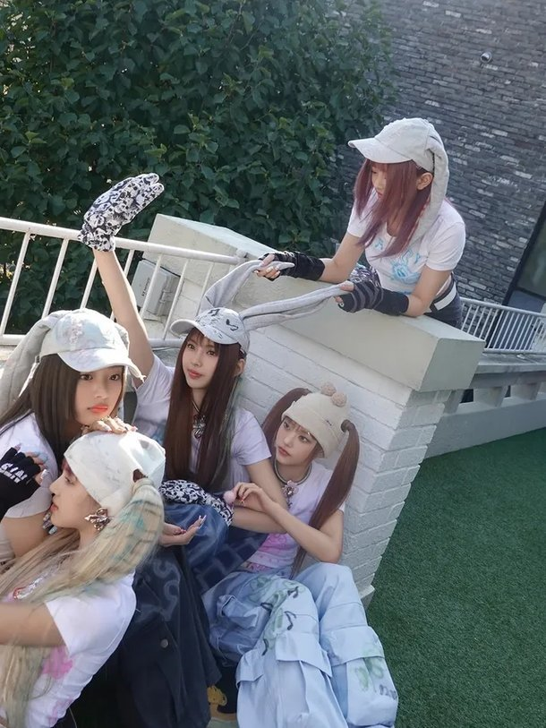 뉴진스 4주년 컴백 지연 요즘 들어 반응이 커지고 있다 이미지 2