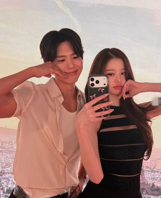 장원영 박보검 희귀 투샷 공개 관계가 다시 주목받는 이유는 이미지 4