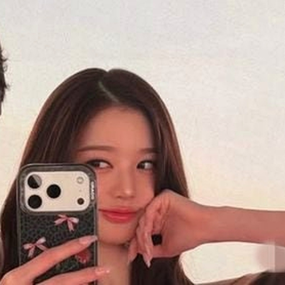 장원영 박보검 희귀 투샷 공개 관계가 다시 주목받는 이유는 이미지 1