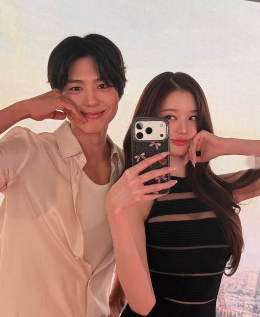 장원영 박보검 희귀 투샷 공개 관계가 다시 주목받는 이유는 이미지 5