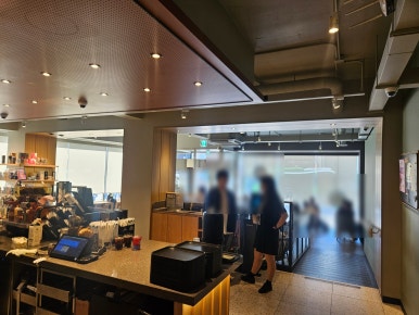 스타벅스 홍대동교점 사진 8
