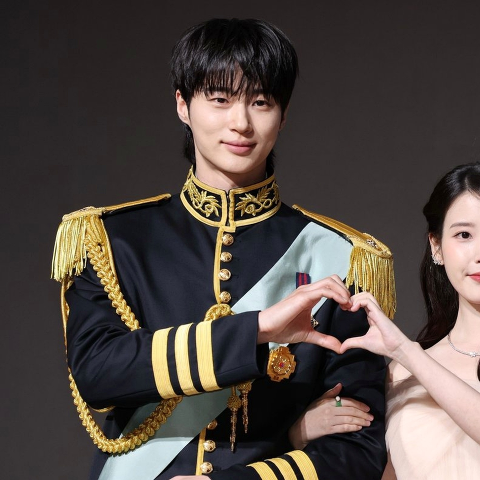 변우석 아이유 왜 요즘 더 눈길이 가는 걸까 이미지 6
