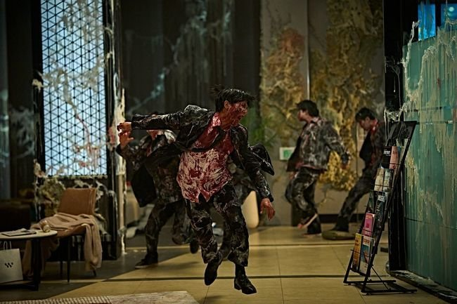 전지현 구교환 군체 좀비물 탄생 요즘 다시 관심이 커진 이유 이미지 2