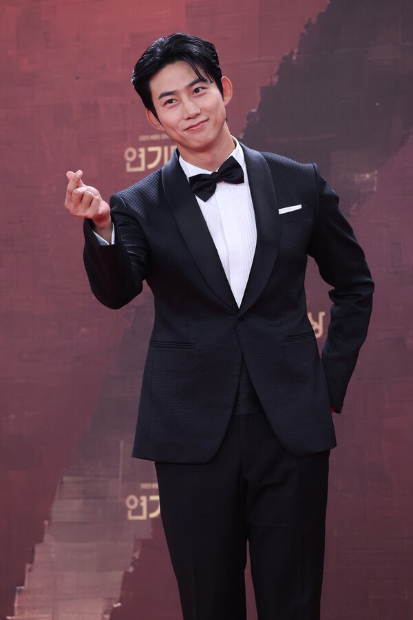 옥택연 와이프 얼굴 유출 논란 비공개 결혼식 객실 도둑 촬영에 사생활 침해 분노 예상보다 파장이 크다 이미지 2