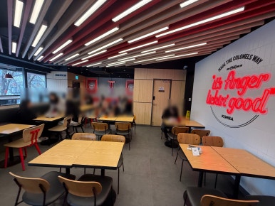 KFC 대학로점 사진 8