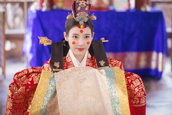 아이유 변우석 결혼식 화제 속에 긴장감 폭발 노상현 공승연 냉담한 시선의 의미는 관계가 다시 주목받는 이미지 4