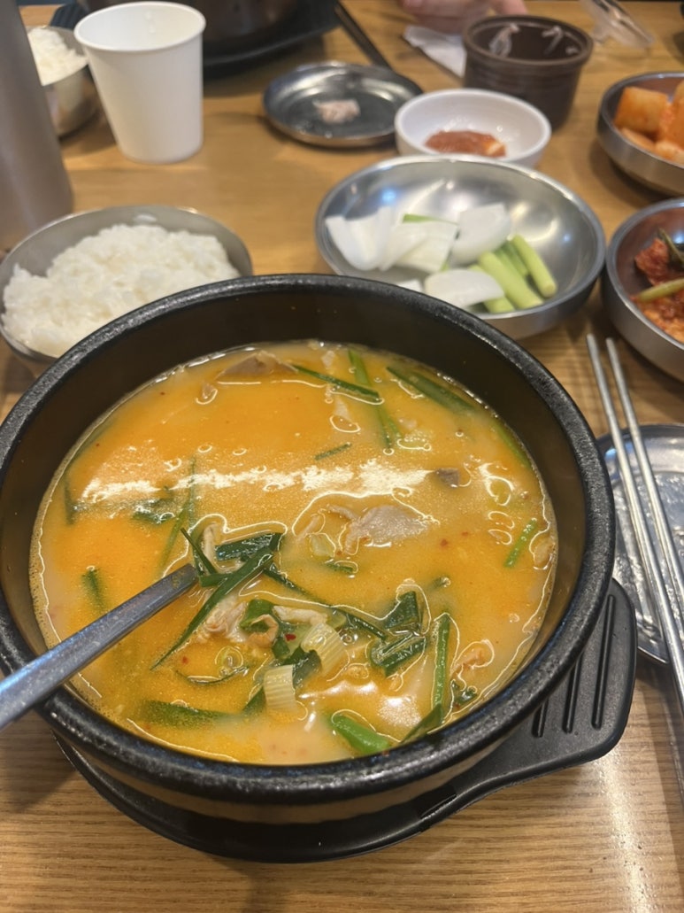 부산아지매국밥 동대문종합시장점 사진 2