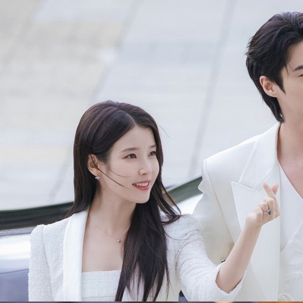 아이유 변우석 결혼식 화제 이 관계가 다시 회자되는 중이다 이미지 3