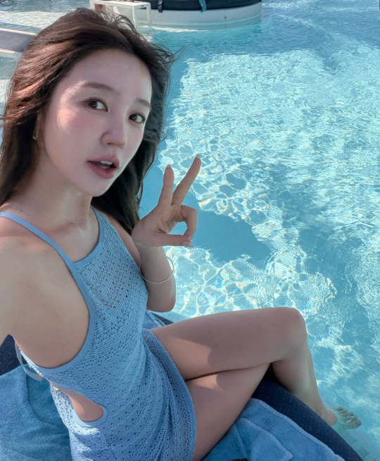 윤은혜 매끈한 바디라인 돋보이는 수영복 자태 공개 화제 상큼함 가득 미모 궁 신채경 돌아온 느낌 예전과 이미지 1