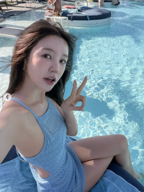 윤은혜 매끈한 바디라인 돋보이는 수영복 자태 공개 화제 상큼함 가득 미모 궁 신채경 돌아온 느낌 예전과 이미지 2