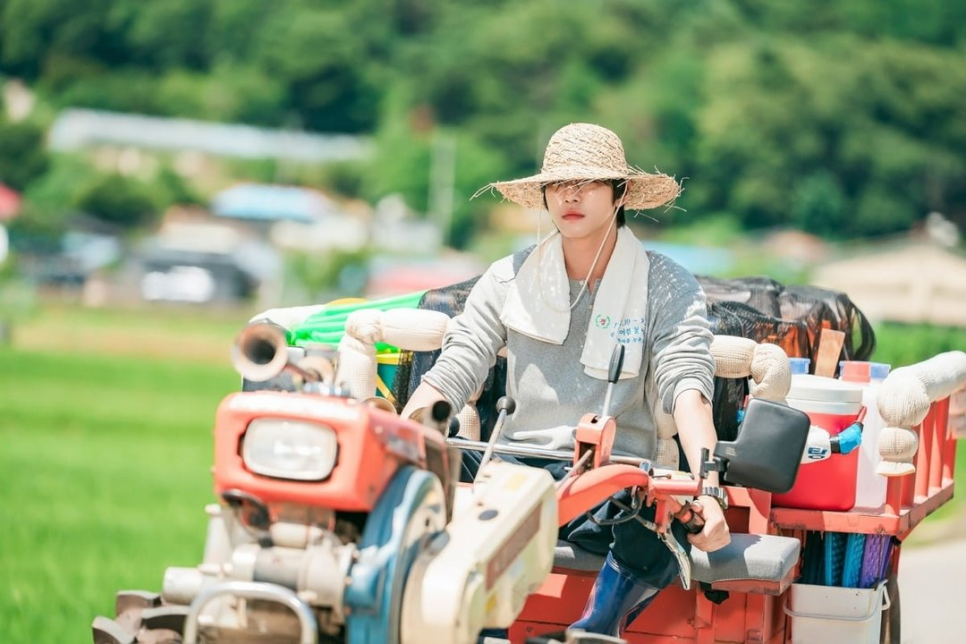 안효섭 청년 농부 변신 최근 분위기가 확 바뀌었다 이미지 2