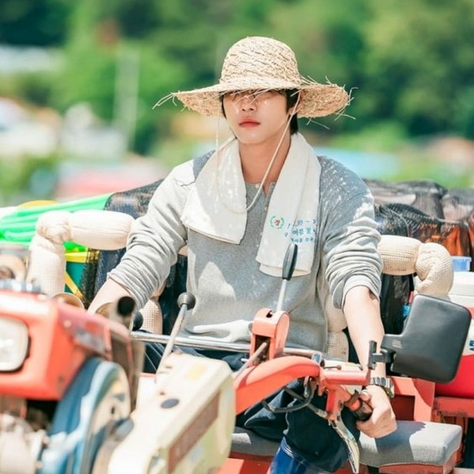 안효섭 청년 농부 변신 최근 분위기가 확 바뀌었다 이미지 1