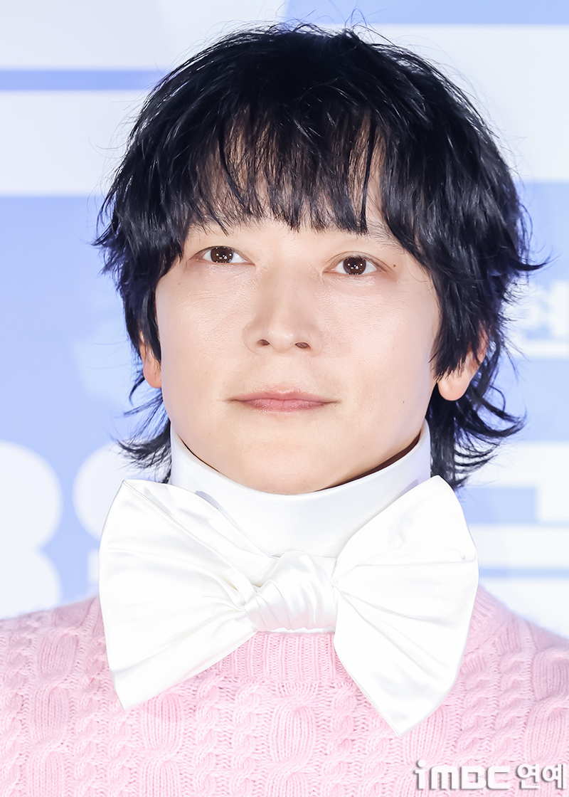 코디가 안티 수준? 강동원 핑크 리본 논란 이 일로 분위기가 확 달라졌다 이미지 1