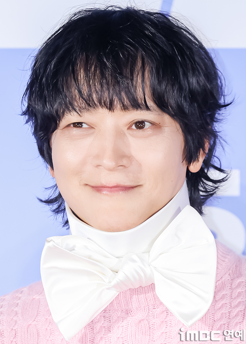 코디가 안티 수준? 강동원 핑크 리본 논란 이 일로 분위기가 확 달라졌다 이미지 2