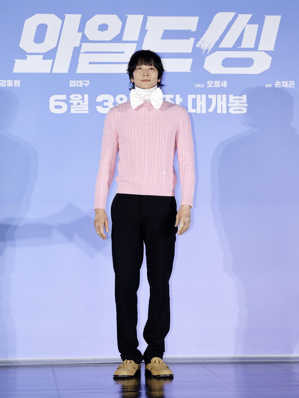 코디가 안티 수준? 강동원 핑크 리본 논란 이 일로 분위기가 확 달라졌다 이미지 6