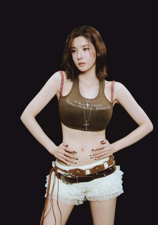 권은비 워터밤 여신 화보 독보적 글래머 몸매 지금 다시 보는 사람들이 많다.! 이미지 1