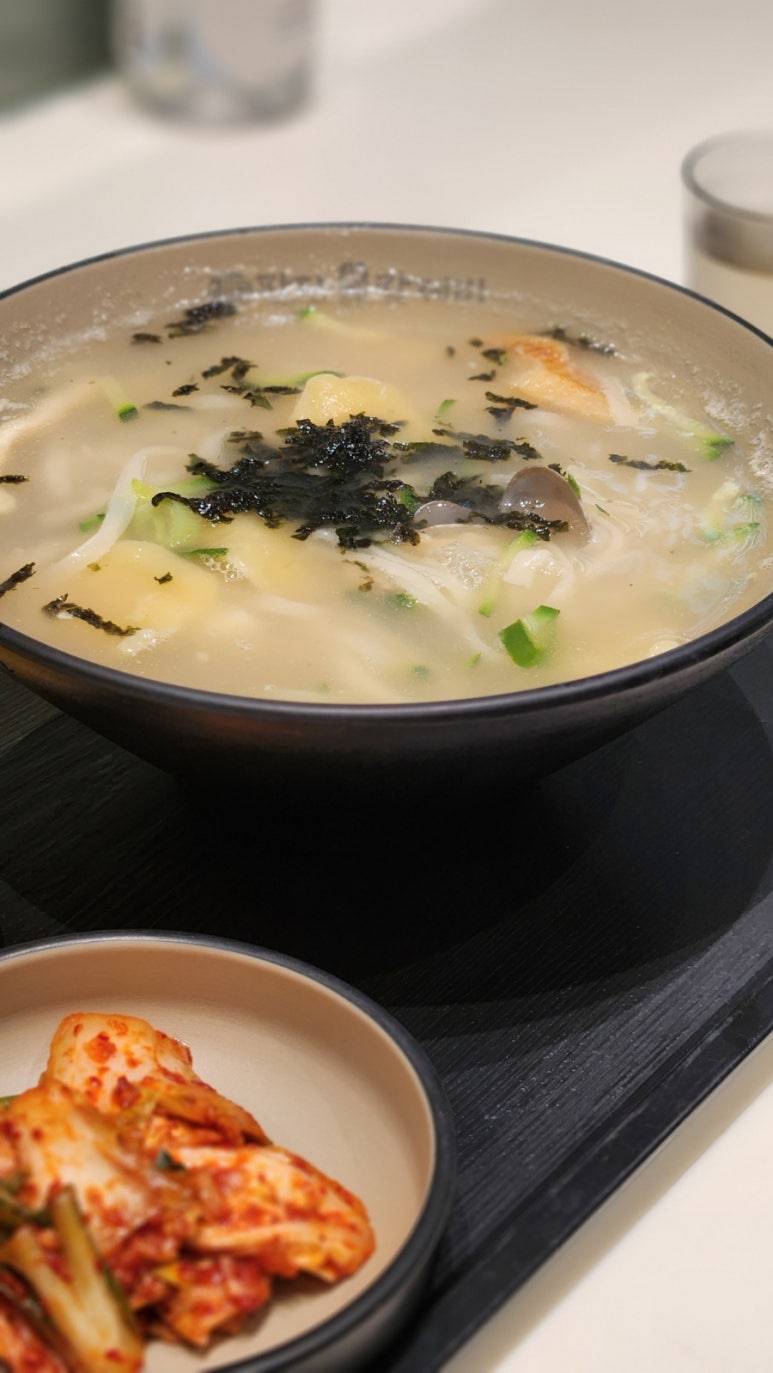 팔당원조칼제비 신세계백화점 본점 대표 사진