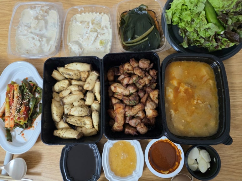육칠이 신촌점 사진 2