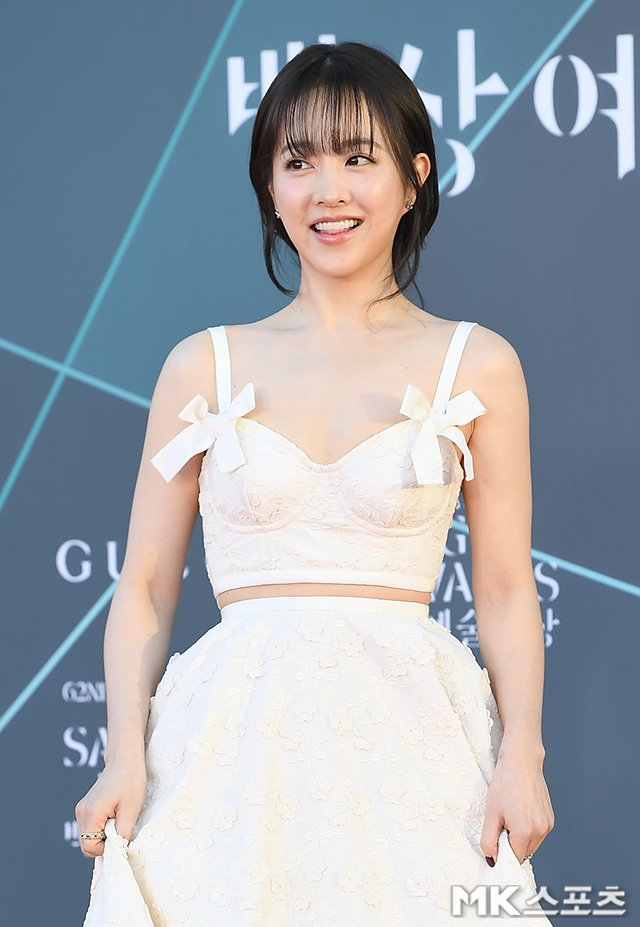 박보영 백리스 드레스 168cm 착시 예전과 완전히 달라졌다 이미지 4