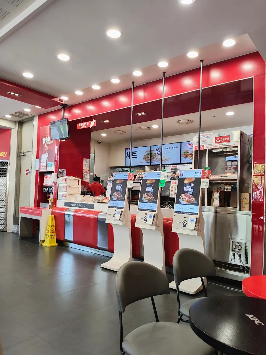 KFC 영통씨네마점 사진 7
