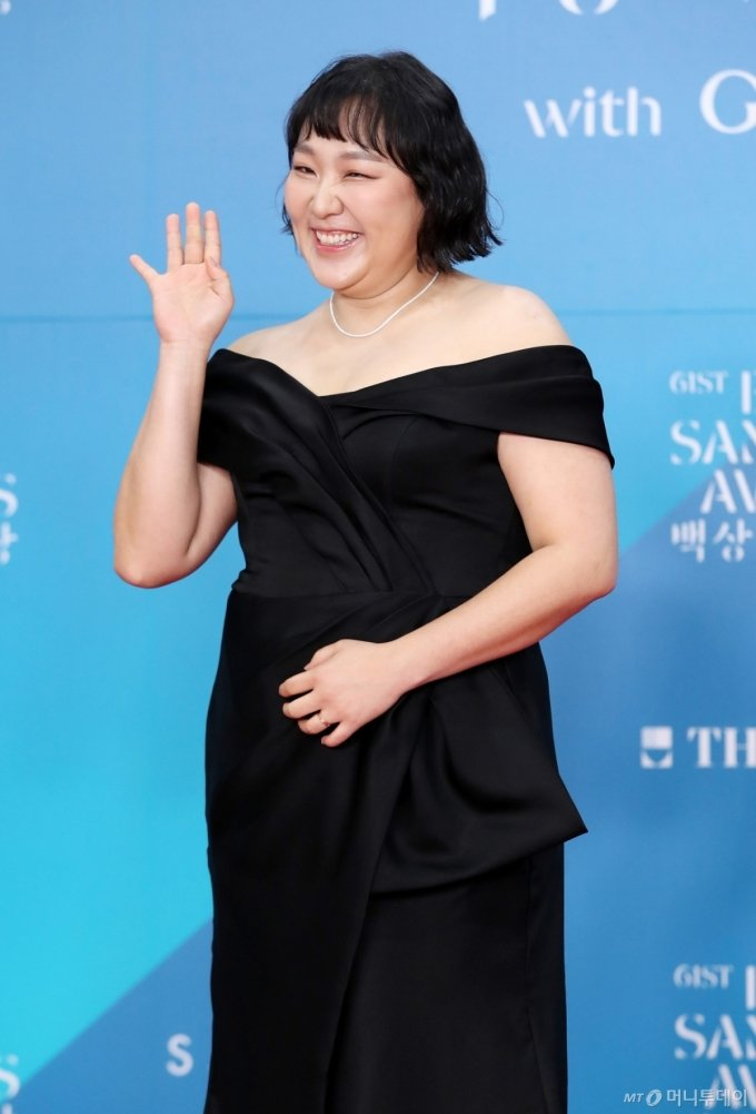 이수지 백상예능상 2년 연속 수상 더 열심히 웃기겠다 다시 화제가 되는 흐름이다 이미지 3