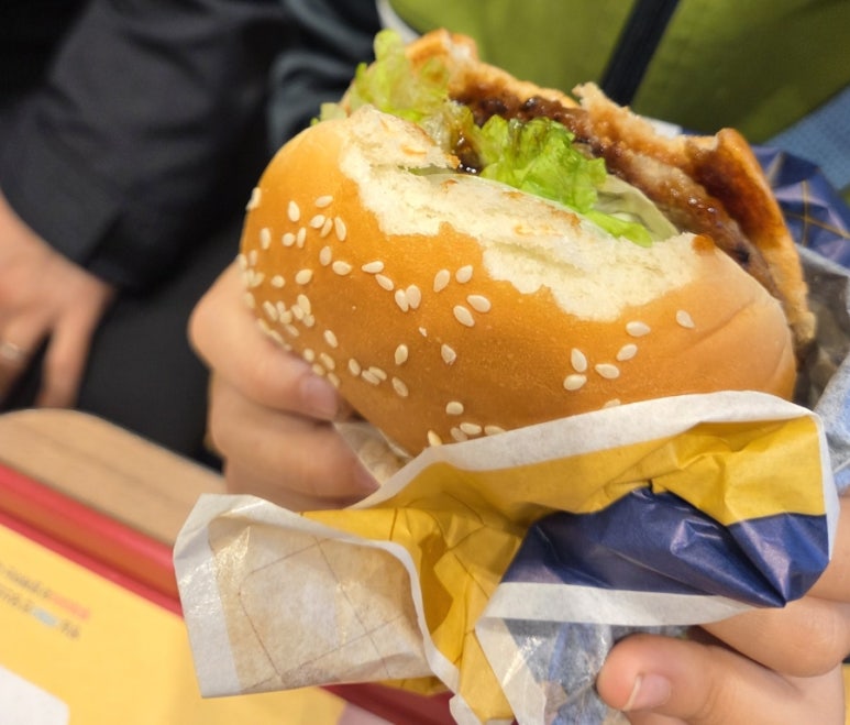 롯데리아 광교점 사진 8