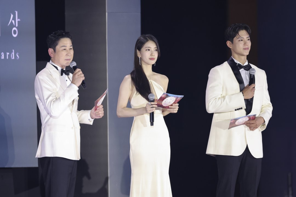 박보검 백상 뒤집은 왕자님 자태에 팬들 완전 멘붕 지금 보니 느낌이 완전히 다르다~! 이미지 2