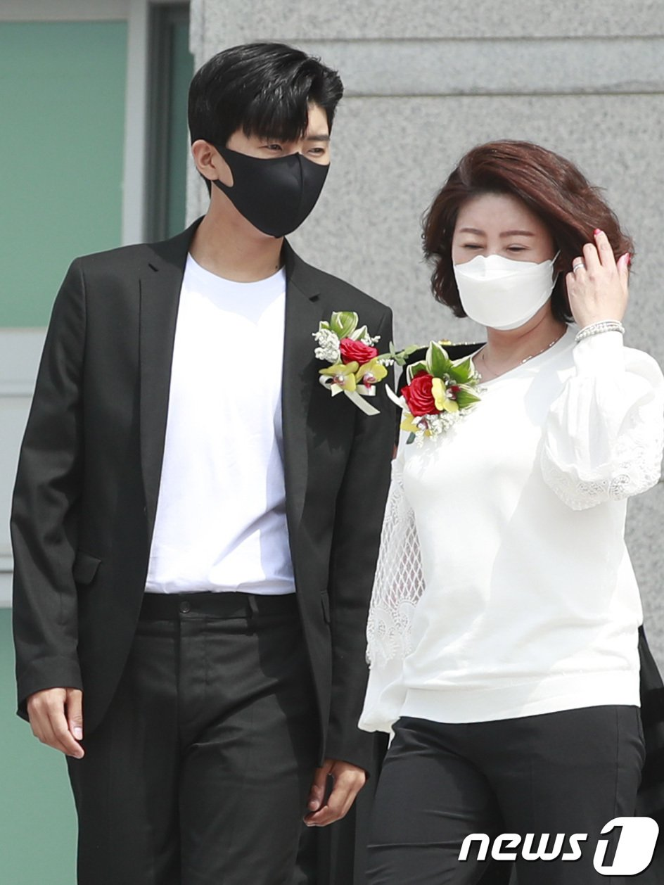 임영웅 어버이날 모교 깜짝 방문 지금 더 주목받는 이유는? 이미지 1