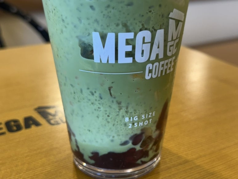 메가MGC커피 홍대입구역점 사진 5