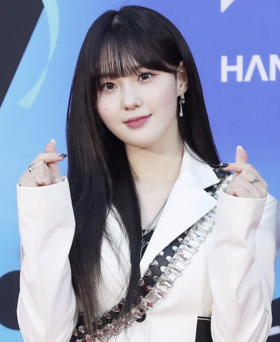 아이돌인데 가슴골 노출해서 논란.. 02년생 케플러 김채현 발레복 결국 사과 처음과 다르게 번졌다 이미지 1