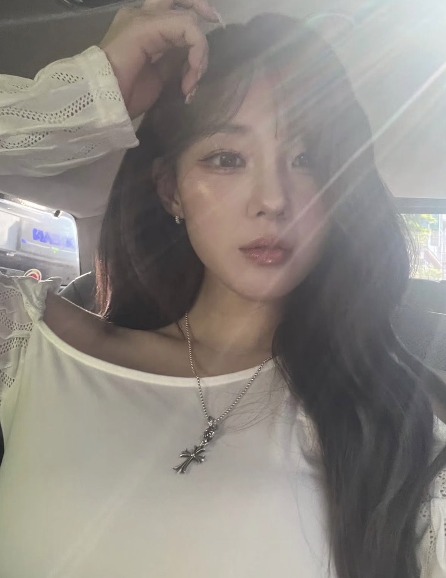 아이돌인데 가슴골 노출해서 논란.. 02년생 케플러 김채현 발레복 결국 사과 처음과 다르게 번졌다 이미지 6