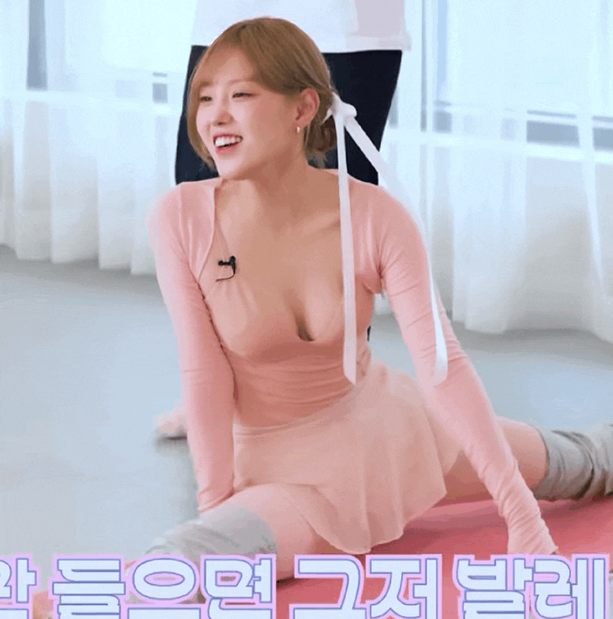 아이돌인데 가슴골 노출해서 논란.. 02년생 케플러 김채현 발레복 결국 사과 처음과 다르게 번졌다 이미지 5