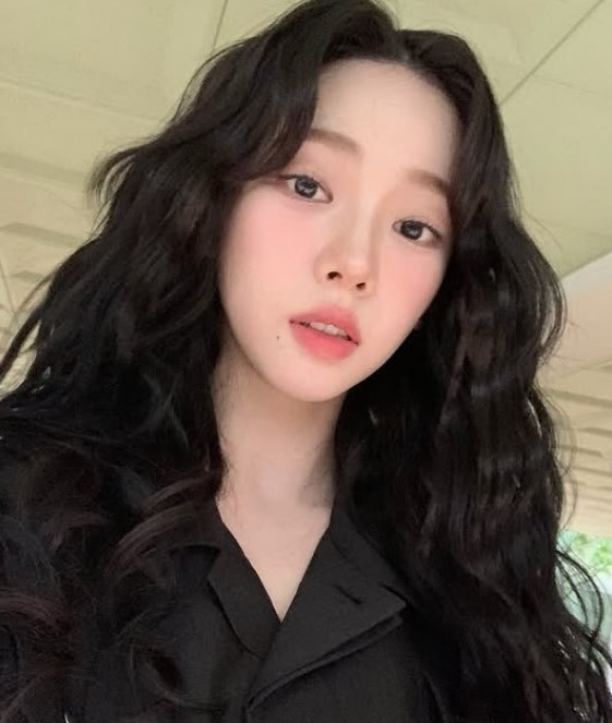 카리나가 재유행 시킨 긴머리 굵은 히피펌 근황 하나로 분위기 바뀌었다 이미지 6