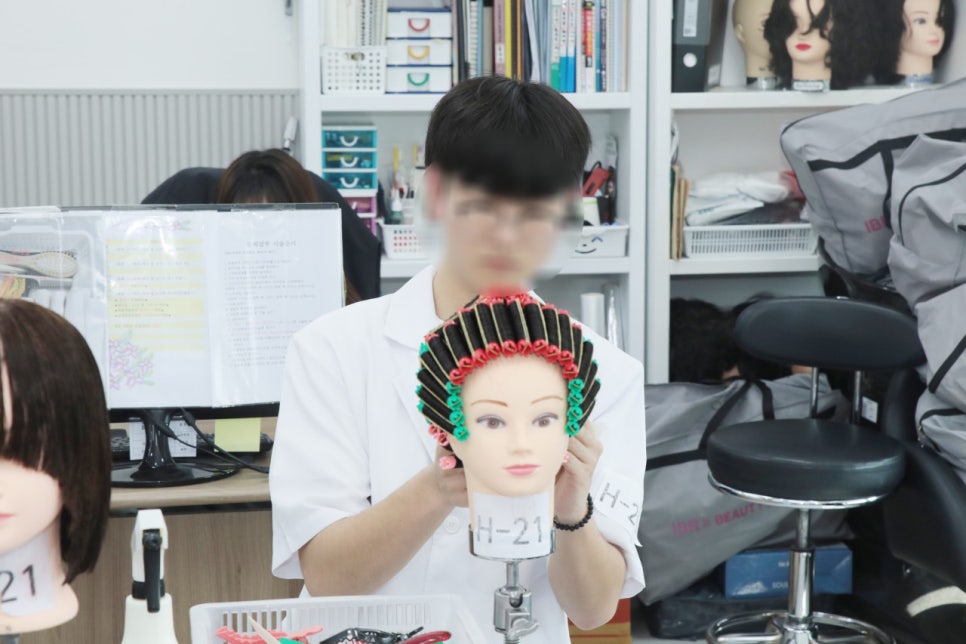 영등포미용학원, 대학 목표 설정 돕는 체계적 커리큘럼 — 사진 3