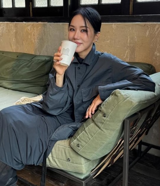 고현정도 극찬했다는 엄정화 최근 몸매. jpg 근황 하나로 분위기 바뀌었다 이미지 5