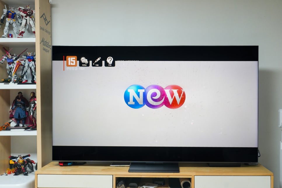 75인치 안드로이드 TV TCL C8L 언박싱 설치 후기, 거실 인테리어까지 달라진 프리미엄 SQD-Mini LED TV추천 이미지 14