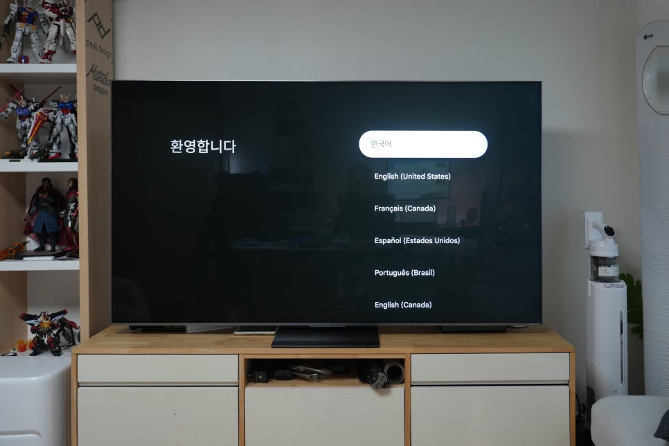 75인치 안드로이드 TV TCL C8L 언박싱 설치 후기, 거실 인테리어까지 달라진 프리미엄 SQD-Mini LED TV추천 이미지 8