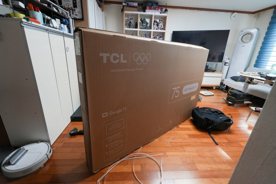 75인치 안드로이드 TV TCL C8L 언박싱 설치 후기, 거실 인테리어까지 달라진 프리미엄 SQD-Mini LED TV추천 이미지 5
