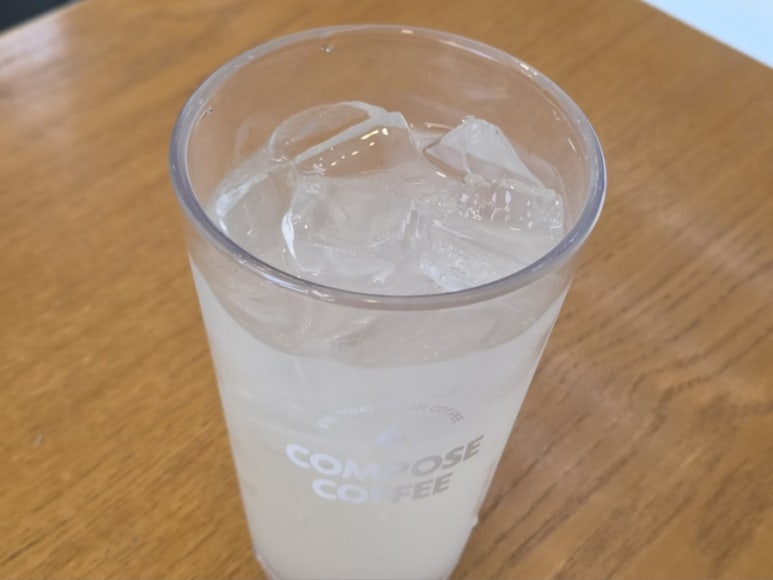 컴포즈커피 홍대동교점 대표 사진